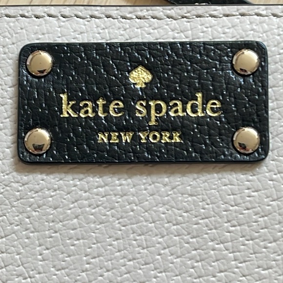 KATE SPADE NWOT WALLET - Picture 3 of 17